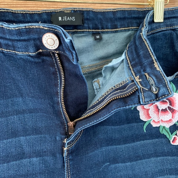 REITMANS FLORAL EMBROIDERED ROSE JEANS - Picture 8 of 14